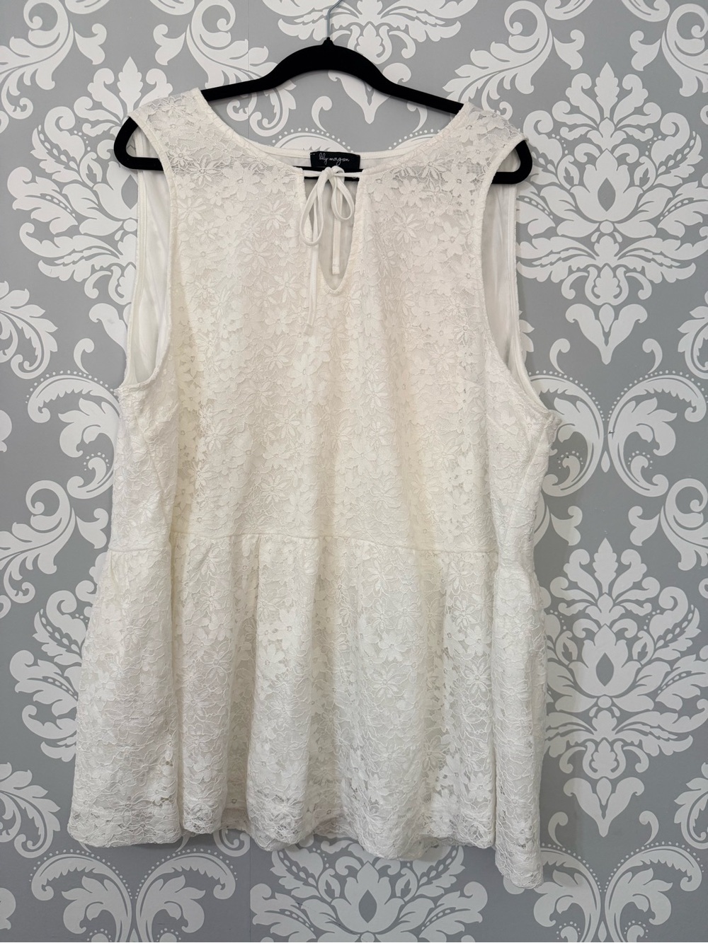 💫4/$25 • Lily Morgan White Lace Peplum Sleeveless Top